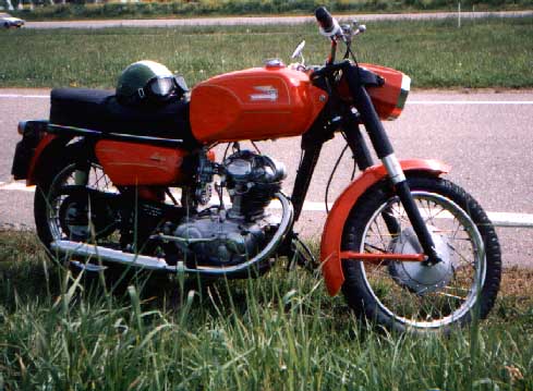 Ducati 160 Monza Junior ruilen voor een Vespa