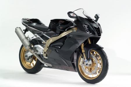Aprilia RSV 1000 R Factory sleept prestigieuze Masterbike-titel in de wacht