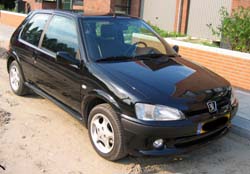MOTOR RUILEN TEGEN EEN AUTO WIE HELPT ME????