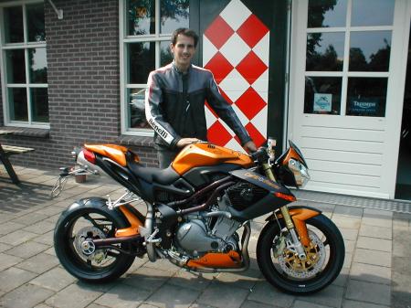 Eerste Benelli TNT Cafe Racer in Nederland