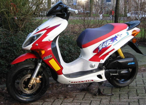 HONDA X8R-X met álle papieren