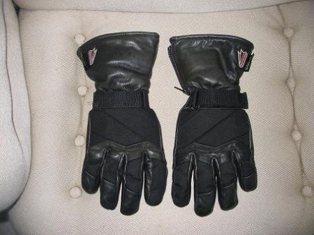 Motorhandschoenen aangeboden!